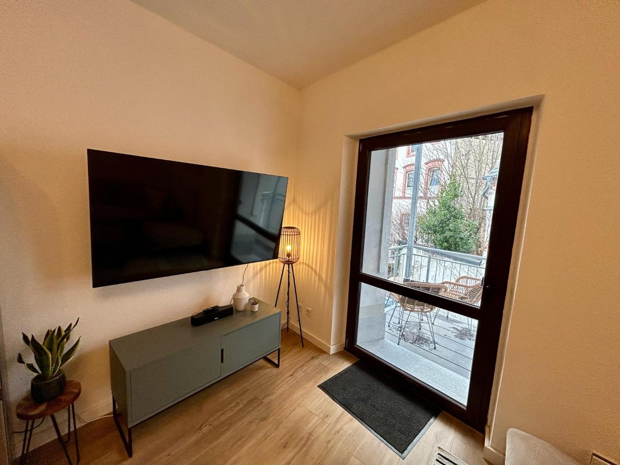 Karl Central Flats - Netflix - Parkplatz - Balkon Tréveris Exterior foto
